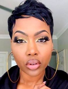 When you are looking at the hairstyles of black ladies, you can see how extremely fashionable they are. And this is mostly because they prefer stylish short hairstyles. Natura Hair, Neutral Lips, Easy Hairstyles For Medium Hair, Fall Makeup Looks