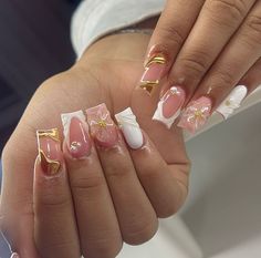 Gold And White Nails Short, White And Gold Nails Square, Baddie Nail Sets, White And Gold French Nails, Square Gold Nails, Gold French Tip Toes, White And Gold Nails Short, Gold Nails Square, Short Nail Set Ideas