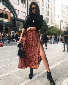 Style Inspiration for Every Type of Woman #styleinspiration #1970s #1970sfashion #1980s #1980sfasion #womanoutfits #fashionactivation #womanslook Fotografi Fesyen, Rok Midi, Simple Fall Outfits, Skirt Midi, Summer Fashion Outfits, Fall Fashion Trends, Casual Fall Outfits