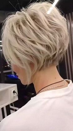 Pixie Hairstyles Grey Hair, Bixie Colour Haircut 2024, Layered Pixie Bob, Hair Stules, I Like Your Hair, Short Wavy Haircuts, Short Sassy Haircuts, Stacked Hair, Easy Hair Cuts