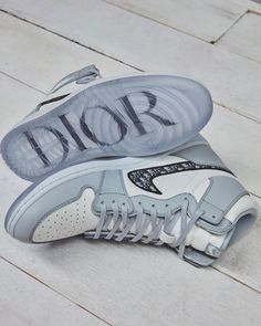 Sepatu Air Jordan, Air Dior, Sneaker Nike, Dior Sneakers, Jordan Shoes Girls, Nike Air Shoes, Nike Tennis, Cute Nike Shoes