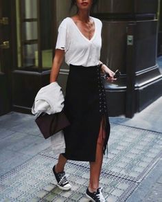 Streetwear Jumper, Girl Streetwear, Rok Outfit, Jumper Denim, Style Casual Chic, Outfits With Converse, Looks Street Style, Street Style Summer, Fashion Weeks