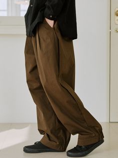 Editor's NotesMalen's comfy and casual pants feature a wide balloon-fit silhouette with a comfy feeling.- Elastic band at the waist for easy movement- Balloon fit- Relaxed silhouette- Drawstring at the waist- Casual and comfy itemMeasurements(in.)1/2/3- Waist: 12.99-17.71 / 12.99-17.71 / 12.99-17.71 in.- Front rise: 13.58 / 13.58 / 13.58 in.- Thigh: 15.55 / 15.55 / 15.55 in.- Hem: 8.66 / 8.66 / 8.66 in.- Total length: 38.18 / 40.15 / 42.12 in.Model infoMan - Height: 5'97 Fitt Baggy Brown Bottoms With Elastic Waistband, Brown Ankle-length Harem Pants With Elastic Waistband, Baggy Brown Harem Pants With Pockets, Brown Relaxed Fit Ankle-length Harem Pants, Baggy Brown Cargo Pants For Spring, Casual Brown Baggy Harem Pants, Baggy Brown Ankle Pants, Brown Baggy Parachute Pants For Fall, Fall Relaxed Fit Brown Harem Pants