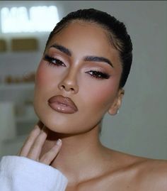 Makeup Makeup Looks Glowy Glam, Sultry Eyes Makeup, Makeup For Photoshoot Indoor, Makeup Ideas For Photoshoot, Makeup Looks For Small Eyes, Brunette Barbie Aesthetic, Pinkish Makeup Looks, Wedding Makeup Dark Skin, Soft Glam Eyeshadow Looks