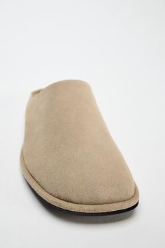 Everyday Slip-on Slippers With Removable Insole, Classic Closed Toe Slip-ons With Textured Footbed, Classic Slippers With Rubber Sole And Flat Heel, Casual Mules With Textured Sole, Casual Everyday Mules With Textured Sole, Classic Flat Slippers With Rubber Sole, Classic Flat Slippers With Textured Sole, Classic Slip-on Mules With Textured Footbed, Everyday Flat Heel Clogs With Rubber Sole