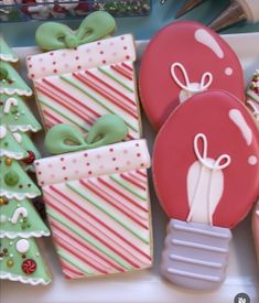 decorated christmas cookies are on display in a box