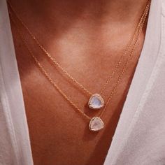 Body Chains, Moonstone Necklace, Pretty Jewellery, Baseball Caps, Girls Best Friend, Street Styles, Stone Pendants, In The Middle, The Middle