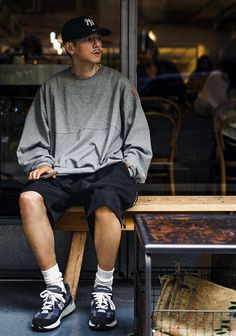 Male Outfits Casual Street Styles, Asian Street Style Men Summer, Gorpcore Summer Outfits Men, City Boy Outfits, Japan Fashion Street Men, Relaxed Fit Streetwear Shorts, Men’s Jorts Streetwear, Japanese Raw Denim Outfit Men, Japanese Street Fashion Men