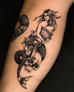 Sailor Jerry Tattoo For Women, Undine Tattoo, Old Tattoos Vintage, Trad Mermaid Tattoo, Mermaid Tattoo Traditional, Old School Mermaid Tattoo, American Traditional Mermaid Tattoo, Traditional Pirate Tattoo, Mermaid Traditional Tattoo