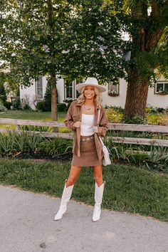 fall fashion, set, brown, corduroy, mini skirt, jacket Courdory Skirt, Corduroy Set, Cute Mini Skirt, Corduroy Mini Skirt, Corduroy Material, Music Fest, Fall Clothes, Fall Fits, Autumn Vibes