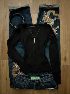 How To Style All Black Outfit, Band Concert Outfit School, My Aesthetic Outfit, Black Jeans Outfit Aesthetic, 2013 Outfits, All Black Fit, Latina Style, Stylish Outfits Casual, 2011 Fashion