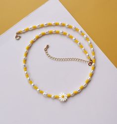 Yellow Beaded Necklace, Pulseras Kandi, Homemade Necklaces, Yellow Necklace, Yellow Jewelry