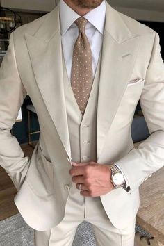 Groomsmen Attire White, Wedding Suits Groom Classy, Beige Suits Wedding, Men Suit Wedding, Suits Groom, Suit Groom, Prom Suits For Men, Cream Suit, Wedding Tux