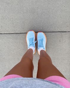 Hokas clifton 8 in Summer song/ Iceflow Hokas Outfit Ideas, White Hokas Outfit, Hokas Aesthetic, Aesthetic Running Shoes, Hoka Shoes Woman Outfit, Hokas Outfit, Hoka Outfit, Cute Running Shoes, Hoka Clifton 8