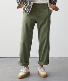 Japanese Relaxed Fit Selvedge Chino in Olive Best Chinos, Olive Chinos, Loved And Lost, Sweatshorts Shorts, Sneaker Outfits, Olive Pants, Todd Snyder, Berlin Fashion, Party Pants