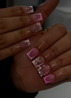 Short Acrylics With Gems, Nails For 15 Birthday Short, Cute Nail Designs Y2k, Short Bougie Nails, Pink Based Nails, Pink Shorties Nails Square, Line And Dot Nail Designs, Middle School Nails Ideas, Short Nails With Gems Rhinestones