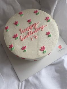 cake 15 Aesthetic Cake, 17 Birthday Decoration Ideas, 13 Yo Birthday Cake, Birthday Cake Ideas Easy Simple, 17tg Birthday Cake, Aesthetic Bday Cake Ideas, Message Cake Ideas, Birthday Cake 15 Aesthetic