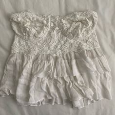 Only Every Tried It On Doesn’t Fit Me :( Brand New With Tags Still Attached Lace Top With Sweetheart Neckline, Strapless Crop Top For Summer Date Night, Spring Strapless Bra Friendly Corset, Strapless Crop Top For Date Night In Summer, Spring Lace Tops With Boned Bodice, White Lace Tops With Boned Bodice, Chic Lace Tube Top For Summer, Flirty Summer Corset With Boned Bodice, Summer Flirty Corset With Boned Bodice