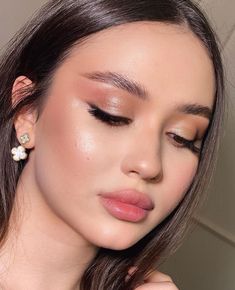 Simple Makeup For Graduation, Grad Photos Makeup, Graduation Look Makeup, Membentuk Alis, Wedding Eye Makeup, Graduation Makeup, Casual Makeup, Glam Makeup Look, Braut Make-up