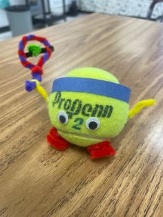 Tennis ball decorated for senior night gift, it is a cute character ball. Tennis Gifts Diy, Tennis Senior Night, Tennis Ball Crafts, Tennis Decorations, Tennis Crafts, Tennis Photoshoot, Senior Year Fun, Tennis Lifestyle, Tennis Camp