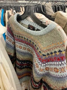 Cool Sweaters Women, Cozy Sweaters Aesthetic, Chunky Knit Sweater Aesthetic, Autumn Thrifting Aesthetic, Fisherman Sweater Aesthetic, Old Sweater Outfits, Sweaters With Designs, Vintage Patterned Sweater, Vintage Novelty Sweater