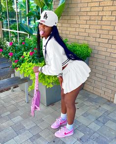 Short Pleated Skirt Outfit, Pleated Tennis Skirt Outfit, Pleated Skirt Outfit Short, Tennis Skirt Outfit Street Style, White Tennis Skirt Outfit, White Combat Boots, Stand Collar Dress, Pleated Skirt Outfit, Tennis Skirt Outfit