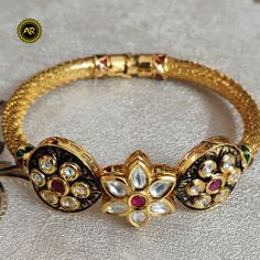 Kundan Kada, Polki Bracelet, Jadau Jwellery, Indian Jewelry Earrings, Blossom Season, Diamond Bangles, Bracelet For Her, Pearl Necklace Designs, Traditional Jewellery