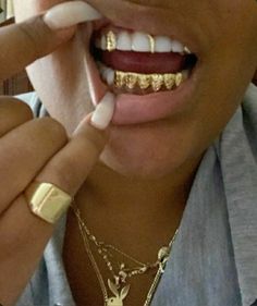 Girl Grillz, Gold Teeth, Teeth Jewelry, Jewelry Accessories Ideas, Dope Jewelry