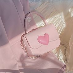 Heart Bag Aesthetic, Pink Cute Things, Dollete Fashion, Cute Girly Things, Pink Heart Bag, Kawaii Purse, Fashion Coquette, Heart Purse, Square Shoulder Bag