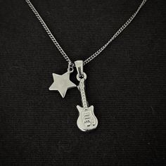 Aesthetic Chains Necklace, Necklaces Fancy, Rockstar Jewelry, Guitar Necklace, Chains Pendants, Grunge Jewelry, Star Charm Necklace, Hysteric Glamour