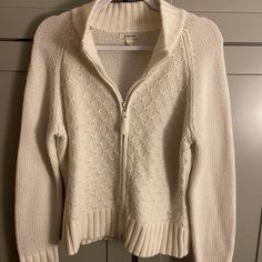 Zip up sweater, in perfect condition Zip Up Sweater, Women's Sweater, Sweater Top, Zip Ups, Sweaters For Women, Womens Tops, Women Accessories, Outfit Accessories, Clothes