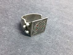 Antique berber silver ring region Guilmim southern of Morocco,handmade by Berber silversmith. Dimensions: Weight:10.18 grams Size:9US 60UE Moroccan Jewellery, Berber Jewelry, Moroccan Jewelry, Jewelry Antique, Ethnic Jewelry, Antique Jewelry, Morocco, Favorite Jewelry, Band Rings