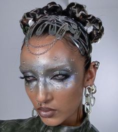 Moon Goddess Costume Makeup, White Mermaid Makeup, Otherworldly Makeup, Space Fairy, Cyberpunk Makeup, Futuristic Makeup, Alien Makeup, Goddess Makeup, Funky Makeup