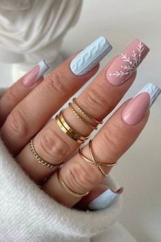 Xmas Nails Acrylic Blue, Christmas Nail Sets Almond, Cute Short Square Nails Winter, Blue Winter Sweater Nails, Light Blue Sweater Nails, Light Blue Nails With Design Winter, Baby Blue Winter Aesthetic, Blue Frosty Nails, Pretty Winter Nails Classy Blue