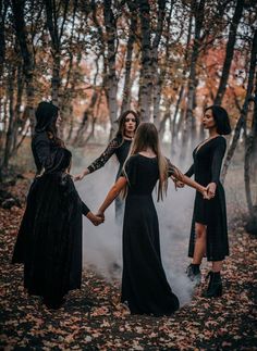 Group Witch Photoshoot, Best Friend Witch Photoshoot, Witch Coven Photoshoot, Witchy Photography, Witchy Shoot, Spooky Shoot