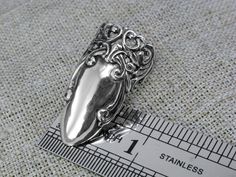 Sterling silver fingernail boho ring for the first phalanx for the pointer or upper finger, jewelry claw armor for your nail. Fingernail armor rings will protect your nails or may hide injury if your finger is damaged. The silver claws plate will completely guard your nail and protect it. Adjustable Nail Ring suitable for fingers size 17 (6.5) to 21 (11.5) size Weight: 6.5 g. Width 3.2 cm. (1.25 in.), Band width 0.4 cm. (0.15 in.) You can see other silver items here: https://www.etsy.com/shop/Kr Silver Claw Ring, Claw Armor, Armor Rings, Nail Armor, Ring Armor, Nails Jewelry, Boho Nails, Finger Jewelry, Armor Ring