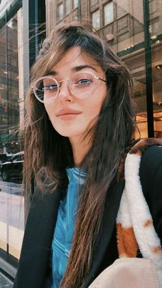 Hande Ercel Style, Glasses Frames Trendy, Allu Arjun Hairstyle, Glasses Inspiration, Glasses Trends, Cute Glasses, Fashion Eye Glasses, Turkish Beauty, Nerd Girl