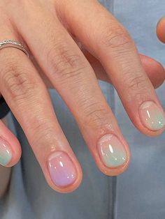 Korean short mint and lavender nails Clear To Color Ombre Nails, Gradation Nail Art, Mint Green Short Nails, Short Nail Ombre, Jelly Ombre Nails, Korean Pedicure, Best Ombre Nails, Green Short Nails, Nails Mint Green