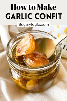 an image of how to make garlic confit in a jar with text overlay