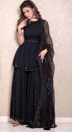 Sarara Dress, Dress Party Wear, Design Kurta, Pakistani Party Wear Dresses, Sharara Designs, Nikkah Dress, Pakistani Dresses Casual, Trendy Dress Outfits