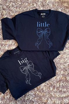 Show your love for your little with a cute big little shirt! Our shirts are custom made to order, and sure to put a smile on both your little and your face. Don't see the design you want? Feel free to view our custom big little shirt listing, or message me! Cute Big Little Shirts, Sorority Shirt Ideas, Cute Sorority Shirts, Sorority Shirts Designs Ideas, Big And Little Shirts, Big Little Reveal Shirts, Big Lil Gifts, Tshirt Sayings, Big Little Shirts