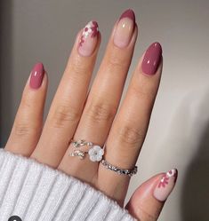 Cranberry Nails Fall Designs, Sporty Nails, Cranberry Nails, Spring Acrylic Nails, November Nails, Gel Acrylic Nails, Lavender Nails