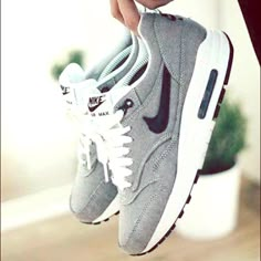 Awesome Fit Sneakers Nike Free Runners, Sneaker Trend, Adidas Shoes Women, Nike Free Shoes, Shoe Tree, Nike Shoes Women, Running Shoes Nike, Shoe Game, Suho