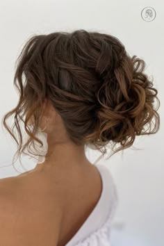 Bridesmaid Hairstyles Brown Hair Updo, Curled Updo Wedding, Auburn Hair Updo, Loose Curly Hair Updo, Bridesmaids Hairstyles For Medium Hair, Hair Up Prom Hairstyles, Wedding Hair Up Curly, Bride Hairstyles Updo Brunette, Curly Low Bun Wedding Hair