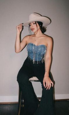 Rancho Party Outfits, Country Outfits Party, Banda Concert Outfit Women, Denim Western Outfits Women, Badbunny Concert Outfits, Intocable Concert Outfit Ideas, Carin Leon Concert Outfit Ideas, Mexican Outfits For Women Party, Bad Bunny Tour 2024 Outfits