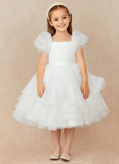 Bubbles is our adorable organza and tulle mini flower girl ball gown. She features puff sleeves and a skirt with three tiers for the added fluffiness. Her back also has a bow tie and a belt to complete the look. Mini Bride Dress Kids, Organza Flower Girl Dress, Girls Ball Gown, White Ball Gowns, Ivory Flower Girl, Animals Birthday, Party Frocks, Ivory Flower Girl Dresses, White Flower Girl Dresses