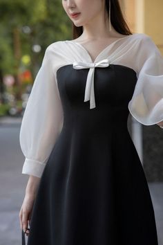 Modest Dresses Casual, Elegant Dresses Classy, Korean Fashion Dress, Classy Dress Outfits, Black And White Dress, Modest Fashion Outfits, Looks Chic, Color Effect, Flared Skirt