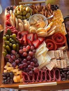 Elevate your hosting game with a stunning charcuterie board that will impress your guests and spark conversation. Learn how to artfully arrange a variety of meats, cheeses, fruits, and nuts to create a visually appealing and delicious centerpiece. Whether you're planning a cozy night in or a festive celebration, these tips will help you craft a board that's as beautiful as it is tasty. Dive into the world of flavors and textures, and make your next gathering unforgettable with this ultimate guide to charcuterie perfection. Park Charcuterie Board, Shicutery Board, Charcuterie Board Ideas Sweet And Savory, Chacootary Board, Chicory Board Ideas, Churcutory Board, Healthy Food Platters, Picnic Snacks Finger Foods, Charcuterie Board Ideas Aesthetic