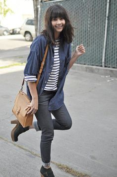 Stripes + denim Diy Skirts, Breton Top, Top Street Style, Mode Vintage, Look Chic, Outfits Casuales, Primavera Estate, Denim Shirt