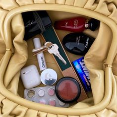 Whether You Hoard Beauty Products or Keep It Minimal, These Makeup Bags Are It Best Makeup Bags, The Best Makeup, Makeup Bags, Essential Bag, Best Makeup